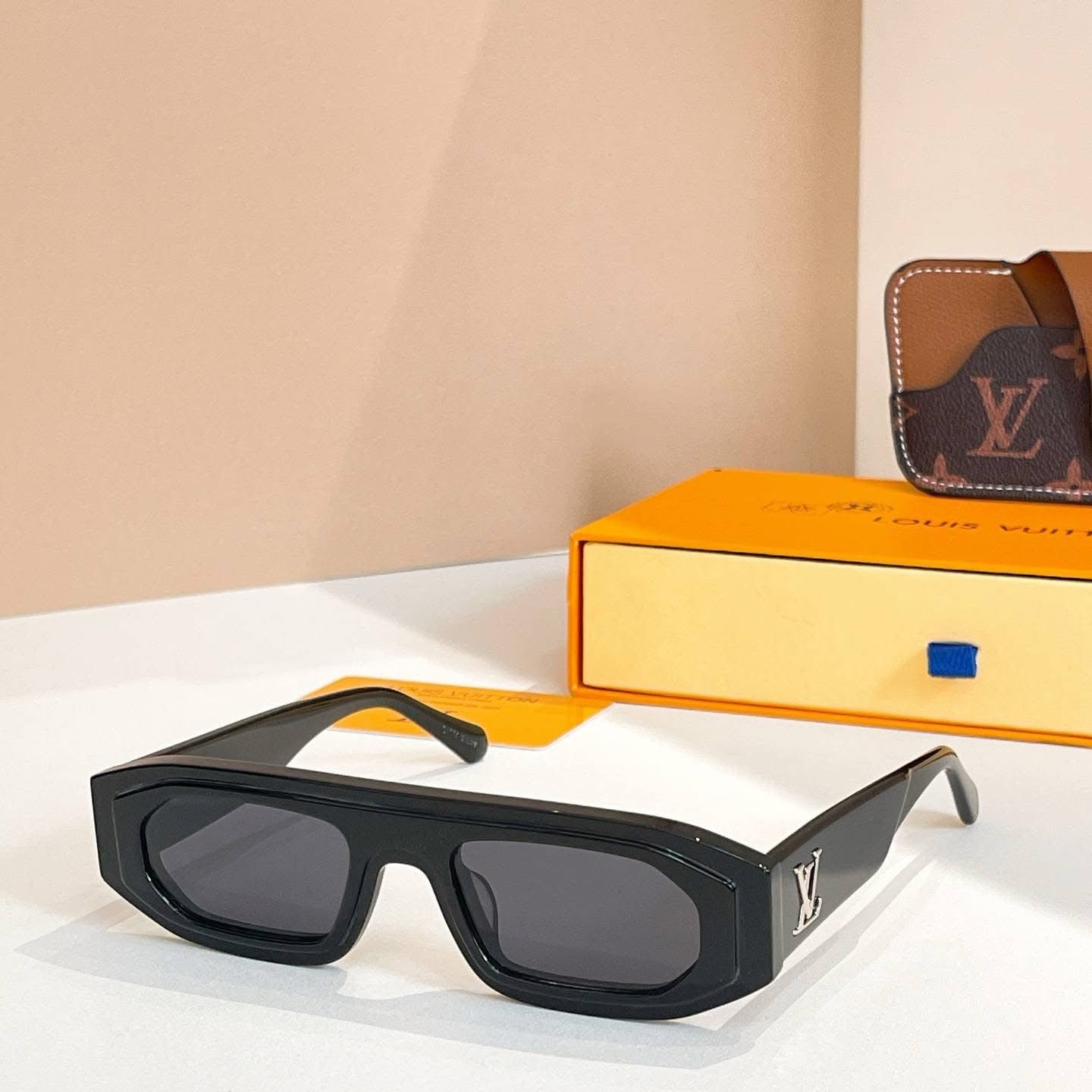 Designer Pilot Sunglasses