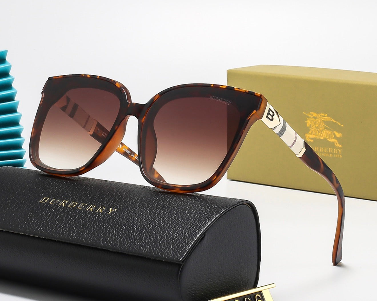 Winged Check Sungasses