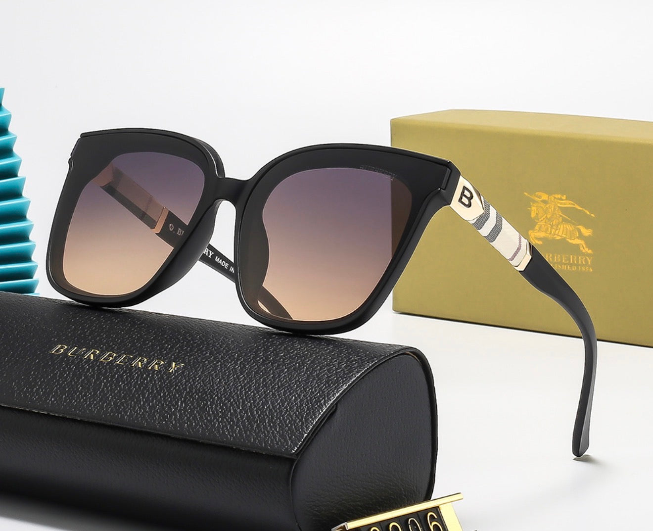 Winged Check Sungasses