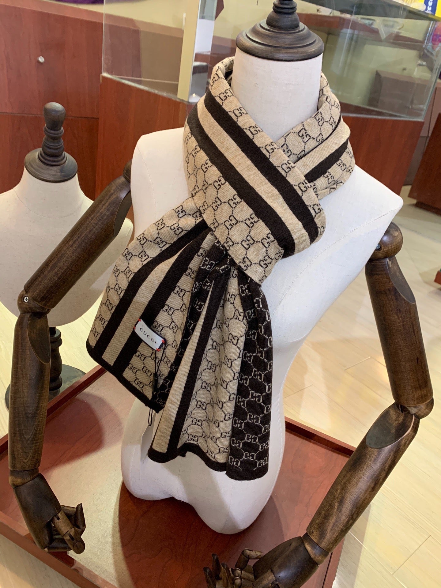 Men’s Designer G G Scarves